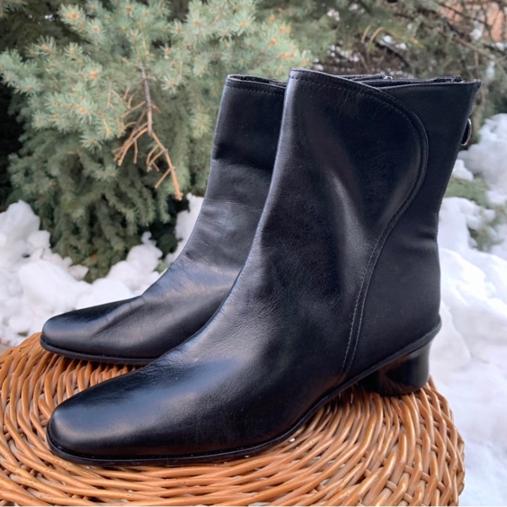 Black Leather St Johns Bay ankle booties size 7